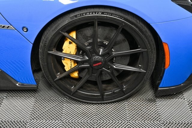 2023 Maserati MC20 Base Coupe photo 2