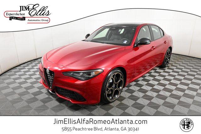 2025 Alfa Romeo Giulia Intensa