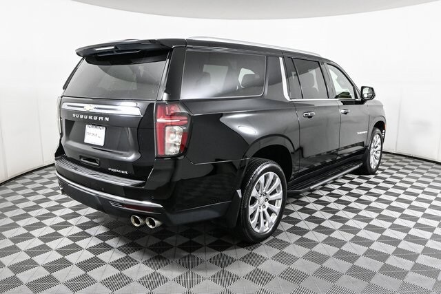 2023 Chevrolet Suburban Premier photo 3
