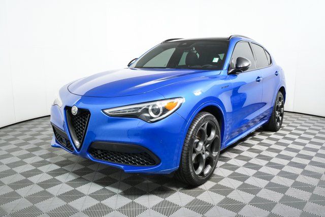 2023 Alfa Romeo Stelvio Estrema AWD's photo