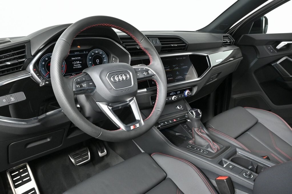 2025 Audi Q3 45 TFSI S line Premium Plus photo 4