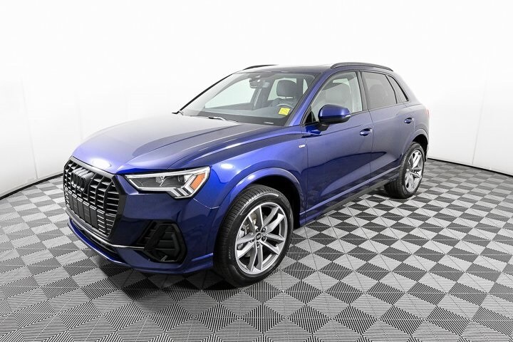 2025 Audi Q3 45 TFSI S line Premium photo 3