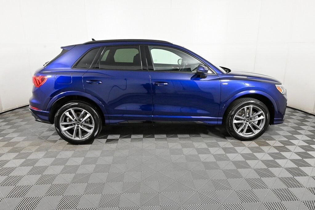 2025 Audi Q3 45 TFSI S line Premium photo 2