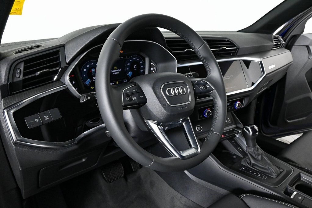 2025 Audi Q3 45 TFSI S line Premium photo 4