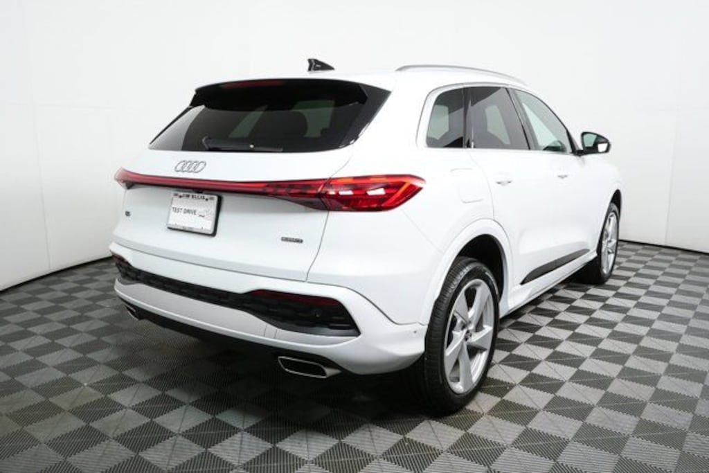 New 2025 Audi Q5 2.0T Premium Plus Quattro SUV