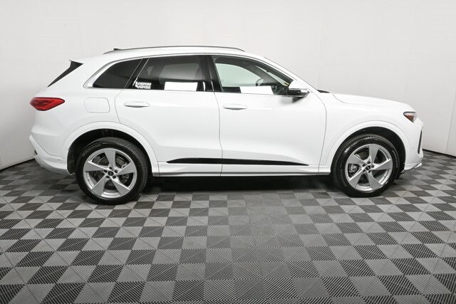 2025 Audi Q5 2.0T Premium Plus photo 2