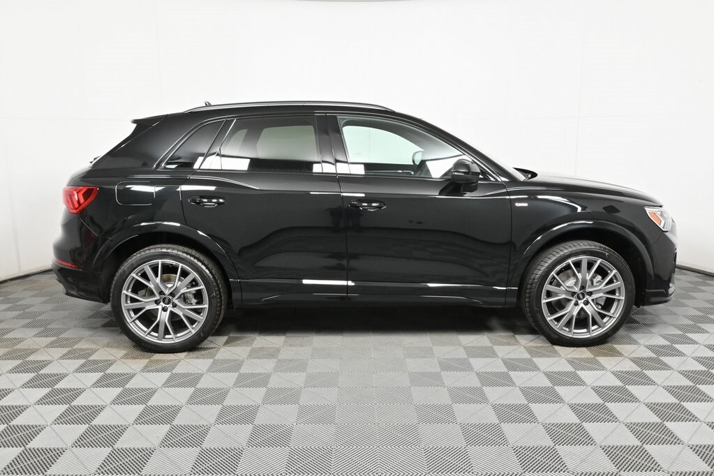 2025 Audi Q3 45 TFSI S line Premium Plus photo 2