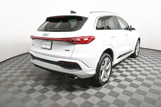 2025 Audi Q5 2.0T Premium Plus photo 3