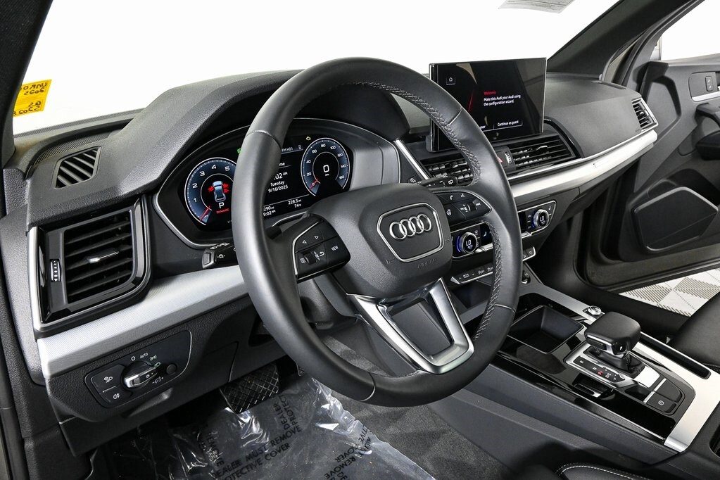 2025 Audi Q5 S line 45 TFSI Premium photo 4