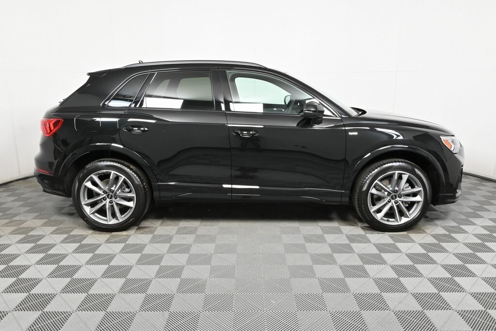 2025 Audi Q3 45 TFSI S line Premium photo 2