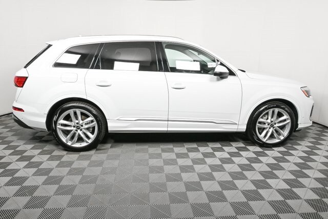 2025 Audi Q7 55 Premium Plus photo 2