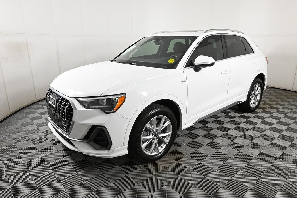 2022 Audi Q3 Premium S line photo 2
