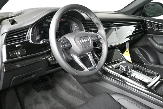 2025 Audi Q8 55 Prestige photo 4