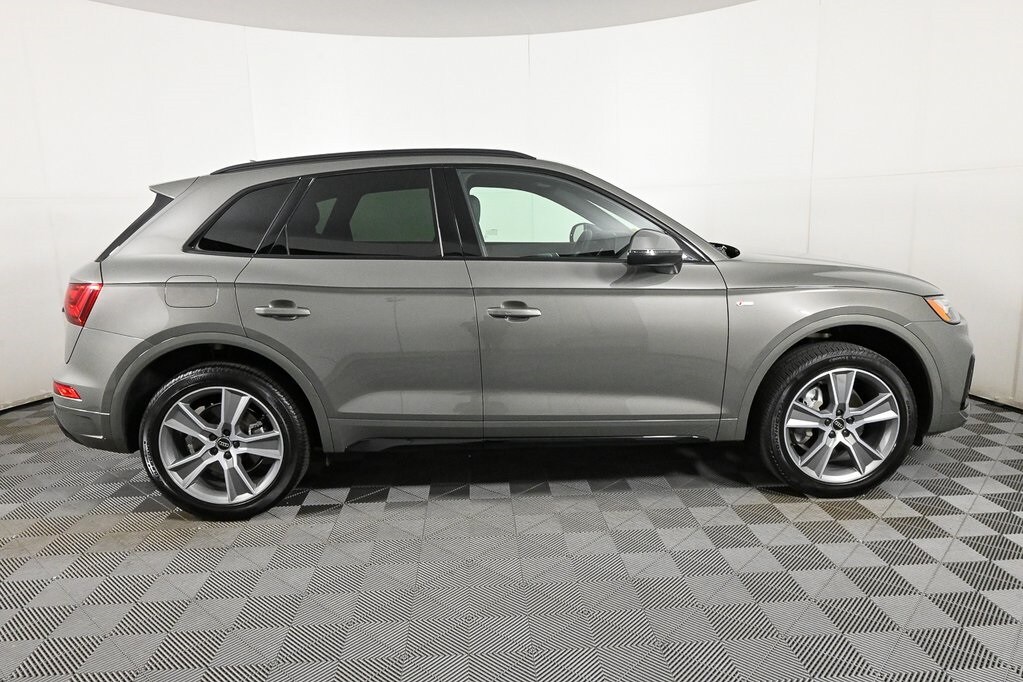 2025 Audi Q5 S line 45 TFSI Premium photo 2