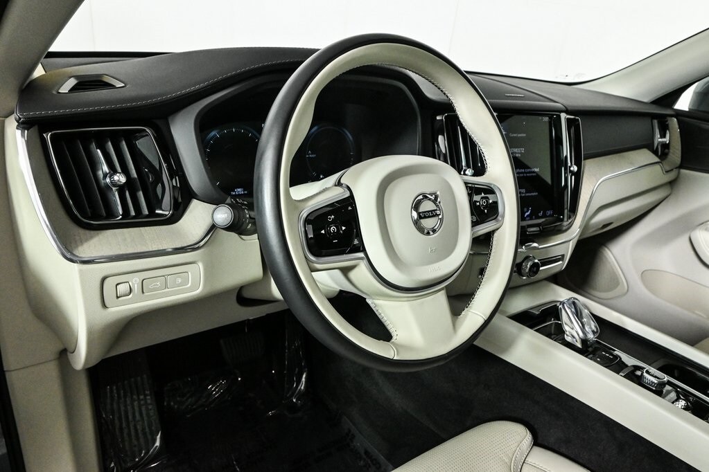 2021 Volvo XC60 Recharge Hybrid photo 4