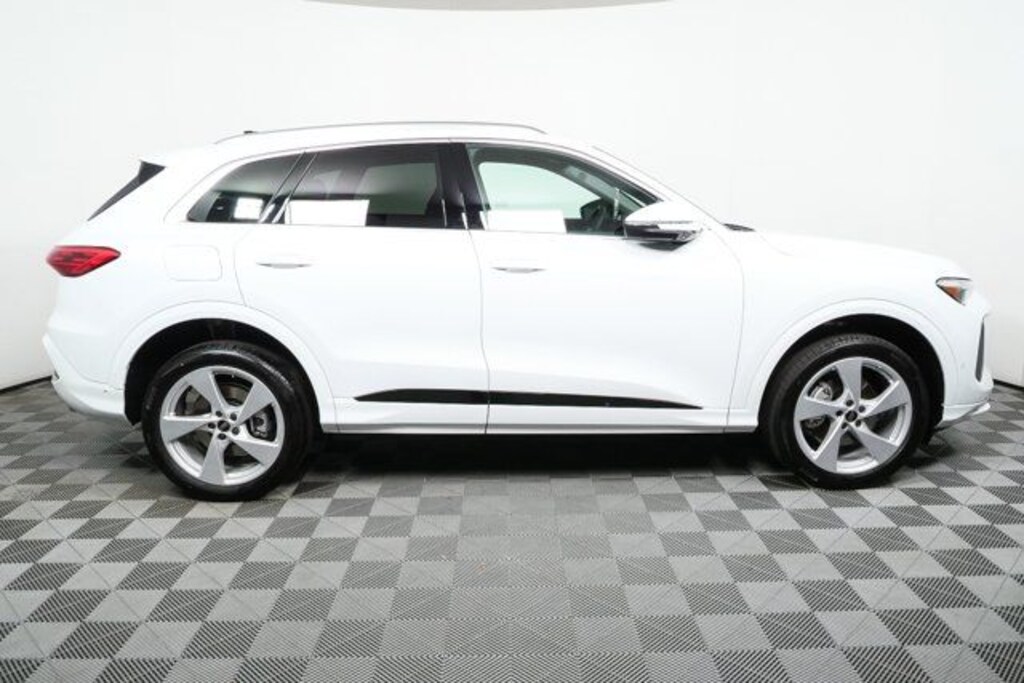 New 2025 Audi Q5 2.0T Premium Plus Quattro SUV