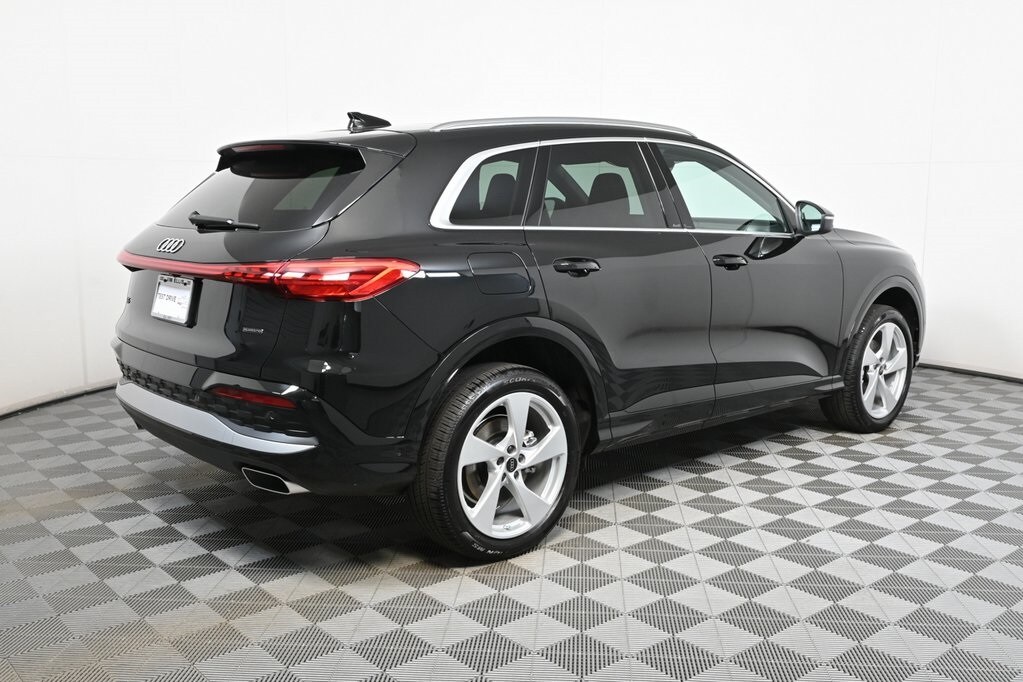 2025 Audi Q5 2.0T Premium Plus photo 3