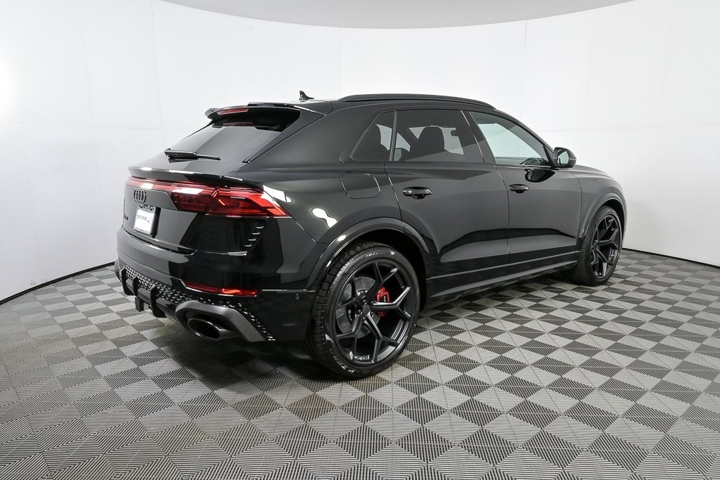 New 2026 Audi RS Q8 4.0T performance SUV