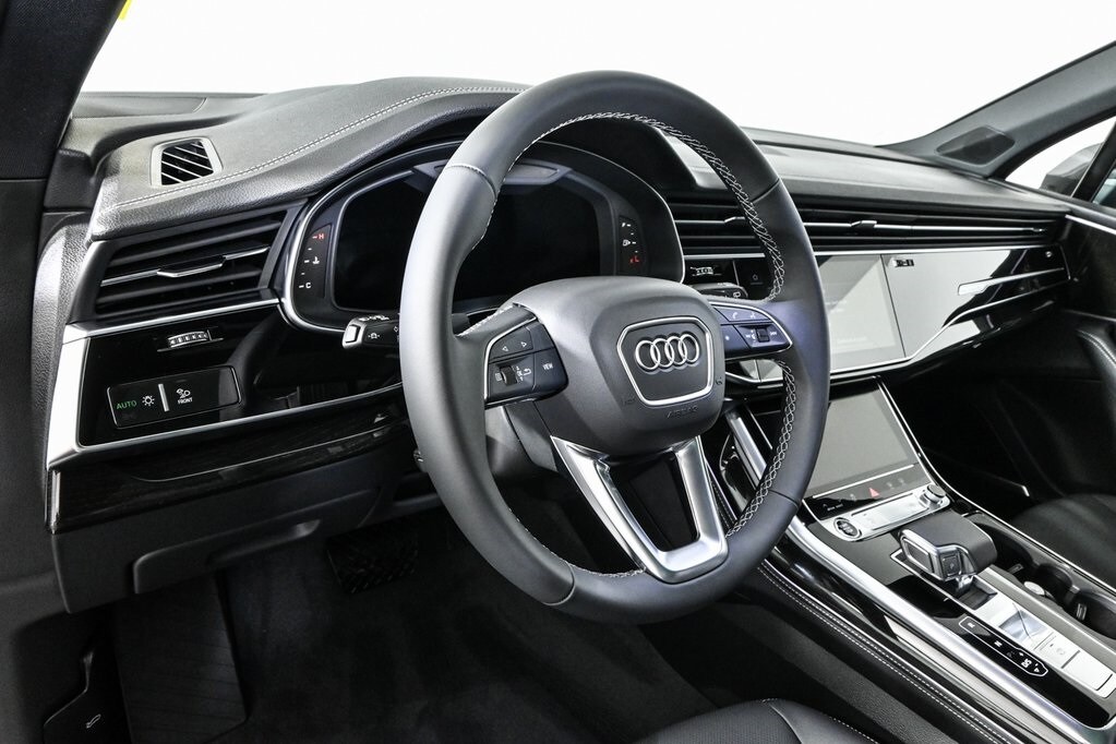 2025 Audi Q7 55 Premium Plus photo 4