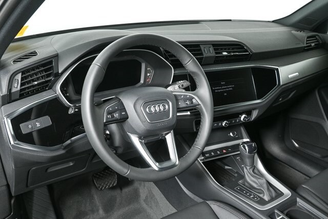 2025 Audi Q3 45 TFSI S line Premium photo 4
