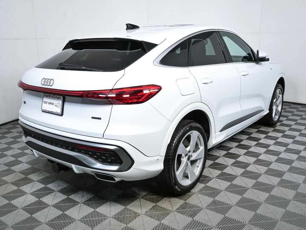 New 2026 Audi Q5 quattro Sportback