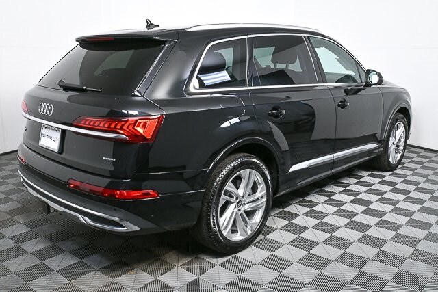 2023 Audi Q7 55 Premium Plus photo 3