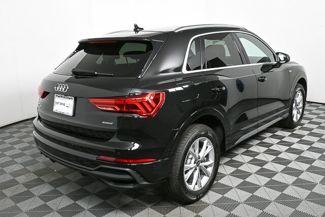 2025 Audi Q3 45 TFSI S line Premium photo 3