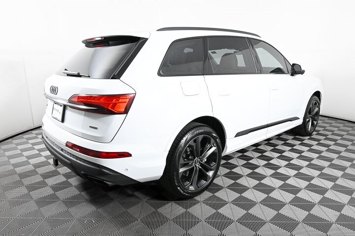 2025 Audi Q7 55 Premium Plus photo 3