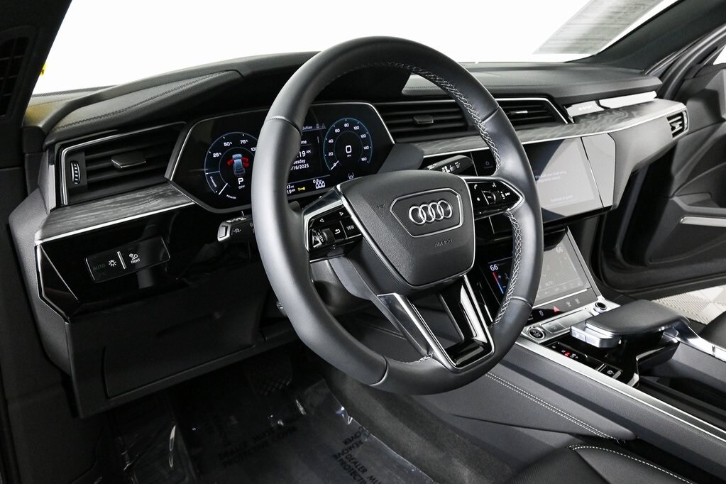 2024 Audi Q8 E-tron Premium Plus line photo 3