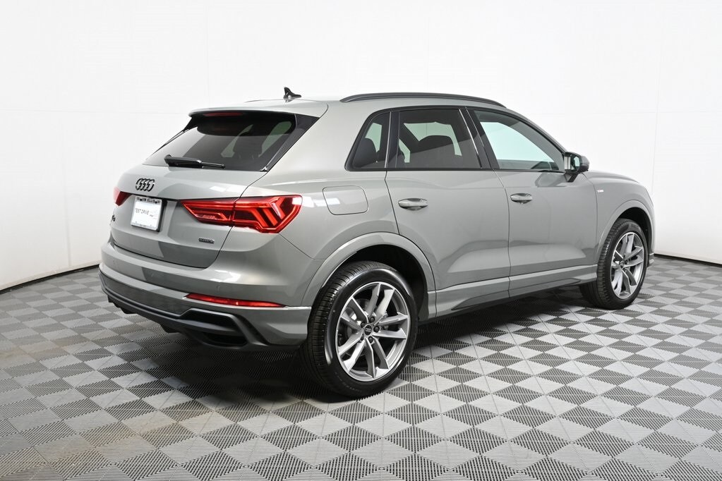 2025 Audi Q3 45 TFSI S line Premium photo 2