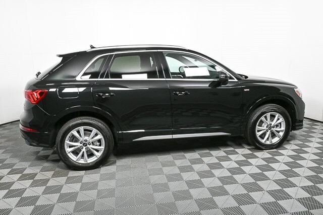 2025 Audi Q3 45 TFSI S line Premium photo 2