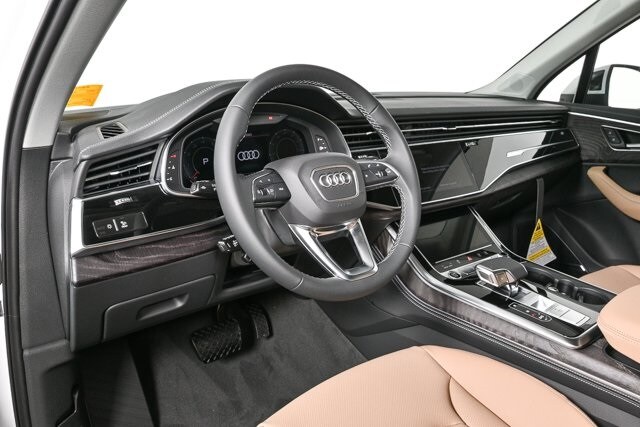 2025 Audi Q7 55 Premium Plus photo 4