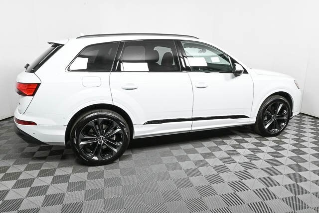 2025 Audi Q7 55 Premium Plus photo 2