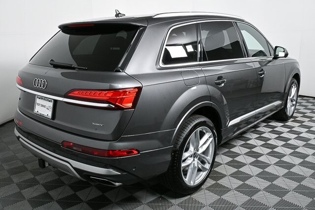 2025 Audi Q7 55 Premium Plus photo 3