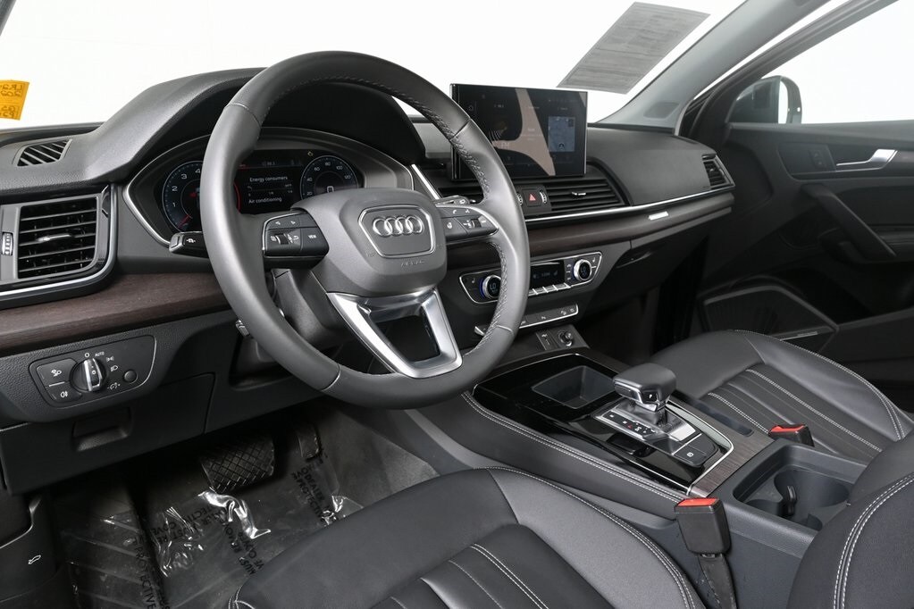 2023 Audi Q5 40 Premium Plus photo 4