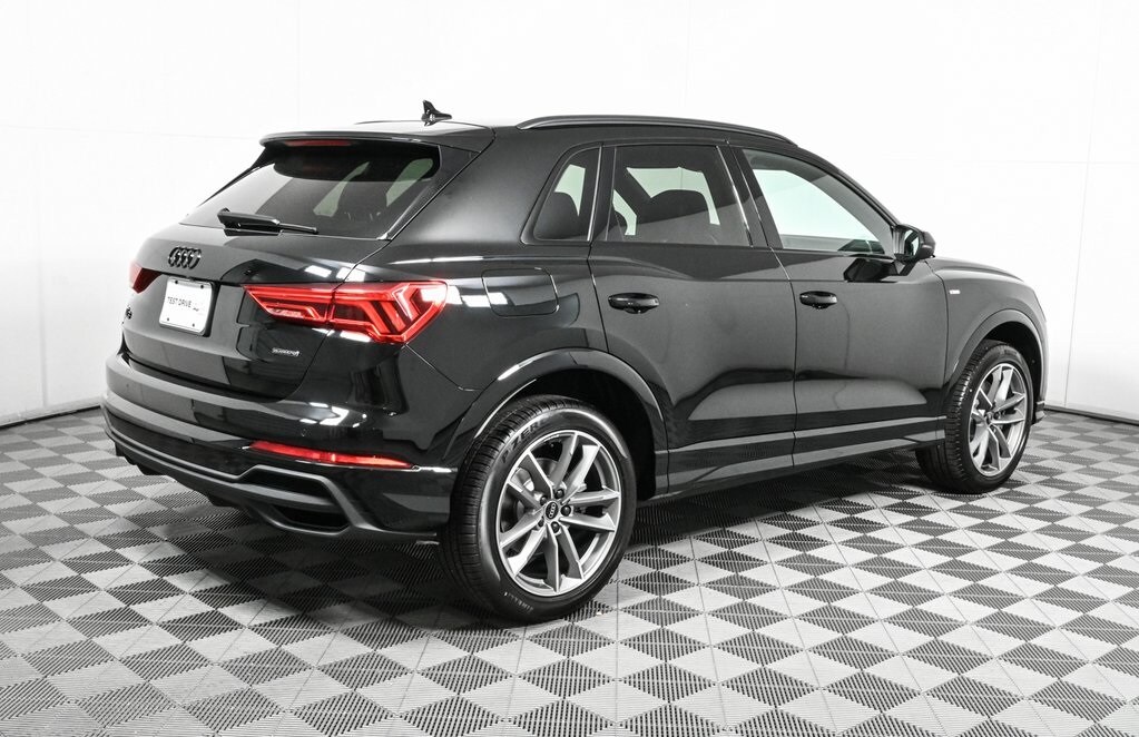 2025 Audi Q3 45 TFSI S line Premium photo 3