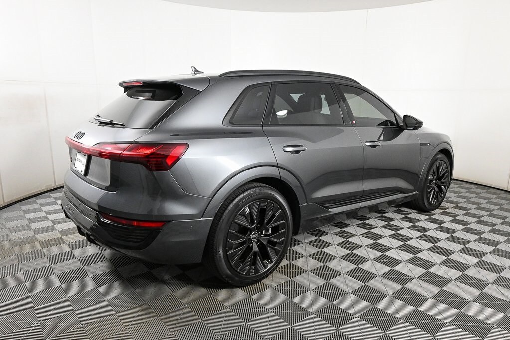 2024 Audi Q8 E-tron Prestige photo 2