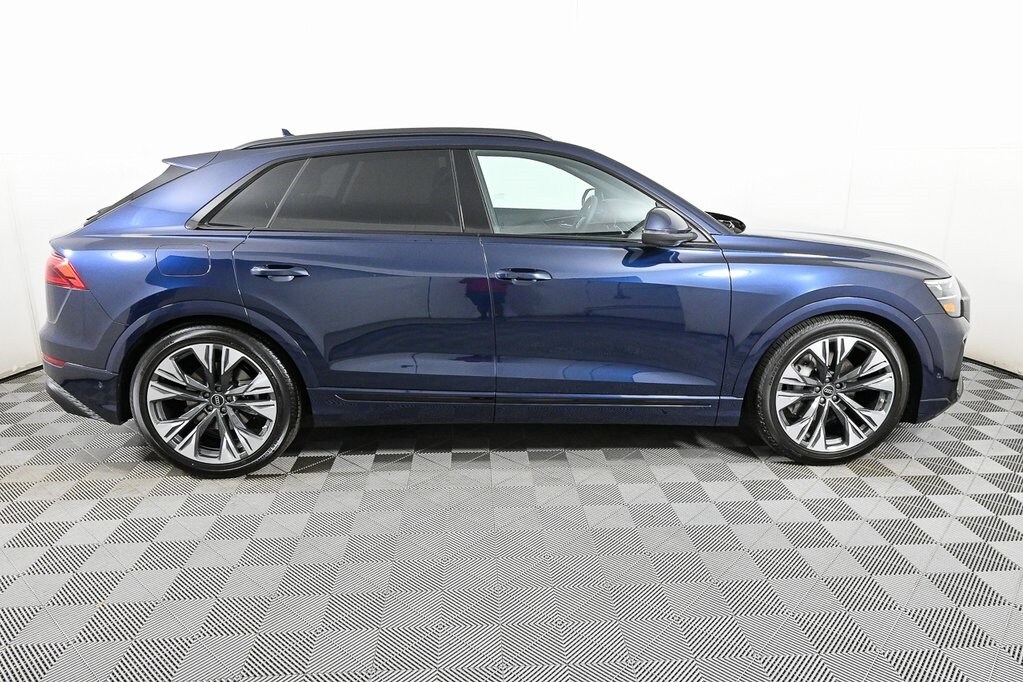 2025 Audi Q8 55 Premium Plus photo 2