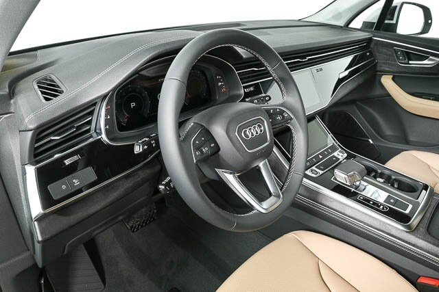 2025 Audi Q7 55 Premium Plus photo 4