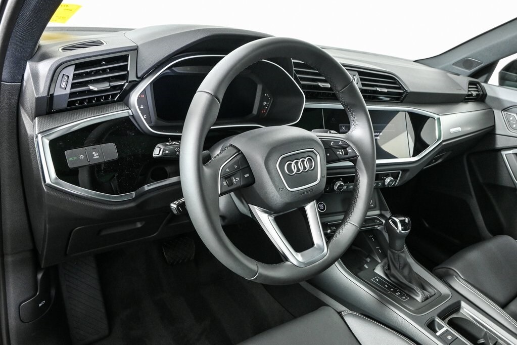 2025 Audi Q3 45 TFSI S line Premium photo 3