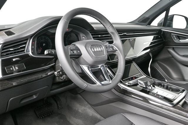 2025 Audi Q7 55 Premium Plus photo 3
