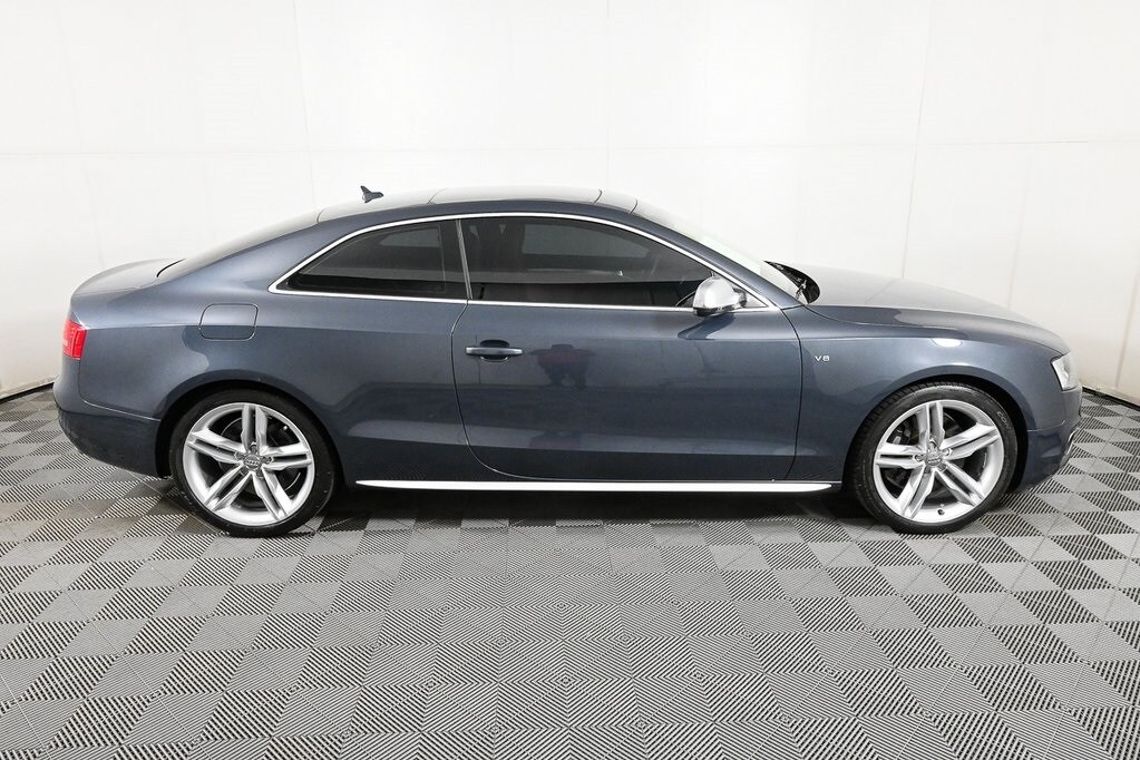 2011 Audi S5 Prestige photo 2