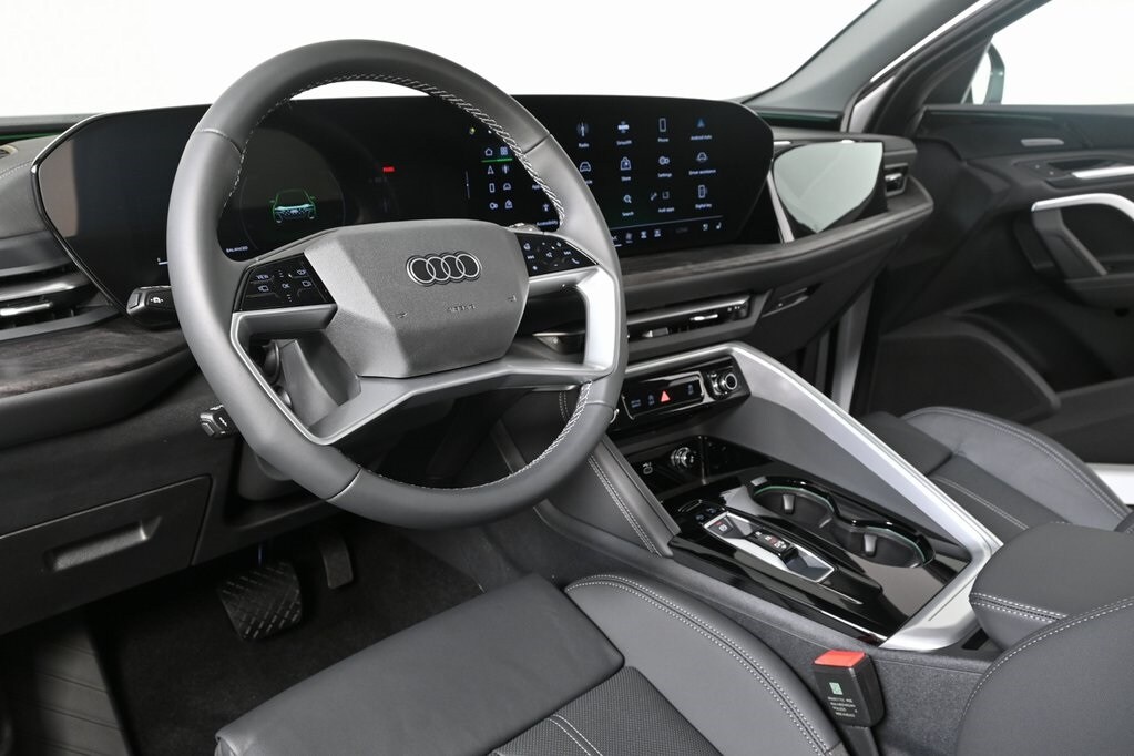2025 Audi Q5 2.0T Premium Plus photo 2