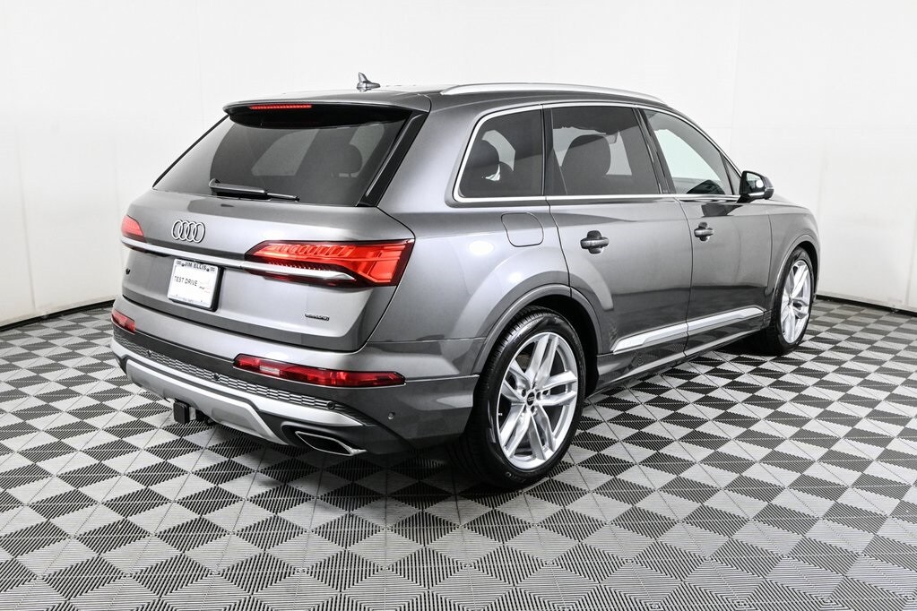 2025 Audi Q7 55 Premium Plus photo 3