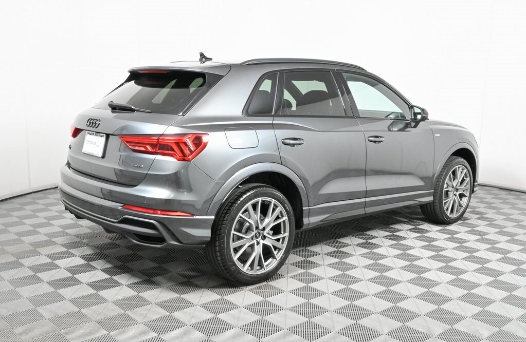 2025 Audi Q3 45 TFSI S line Premium Plus photo 3