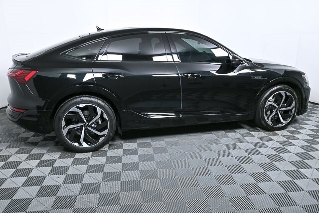 2024 Audi Q8 E-tron Prestige line photo 2