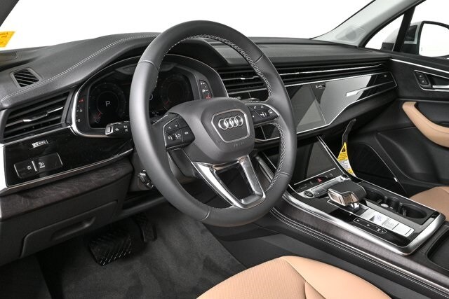 2025 Audi Q7 55 Premium Plus photo 3