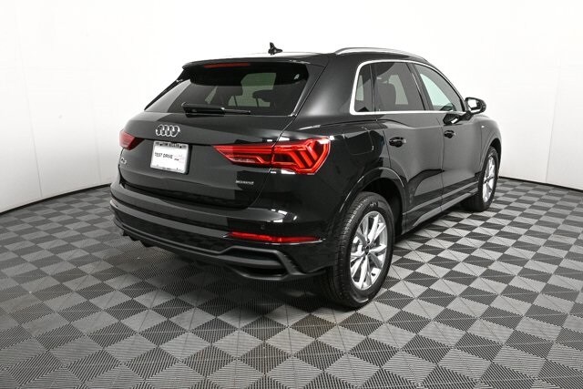 2025 Audi Q3 45 TFSI S line Premium Plus photo 2