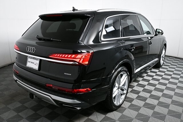 2025 Audi Q7 55 Premium Plus photo 3