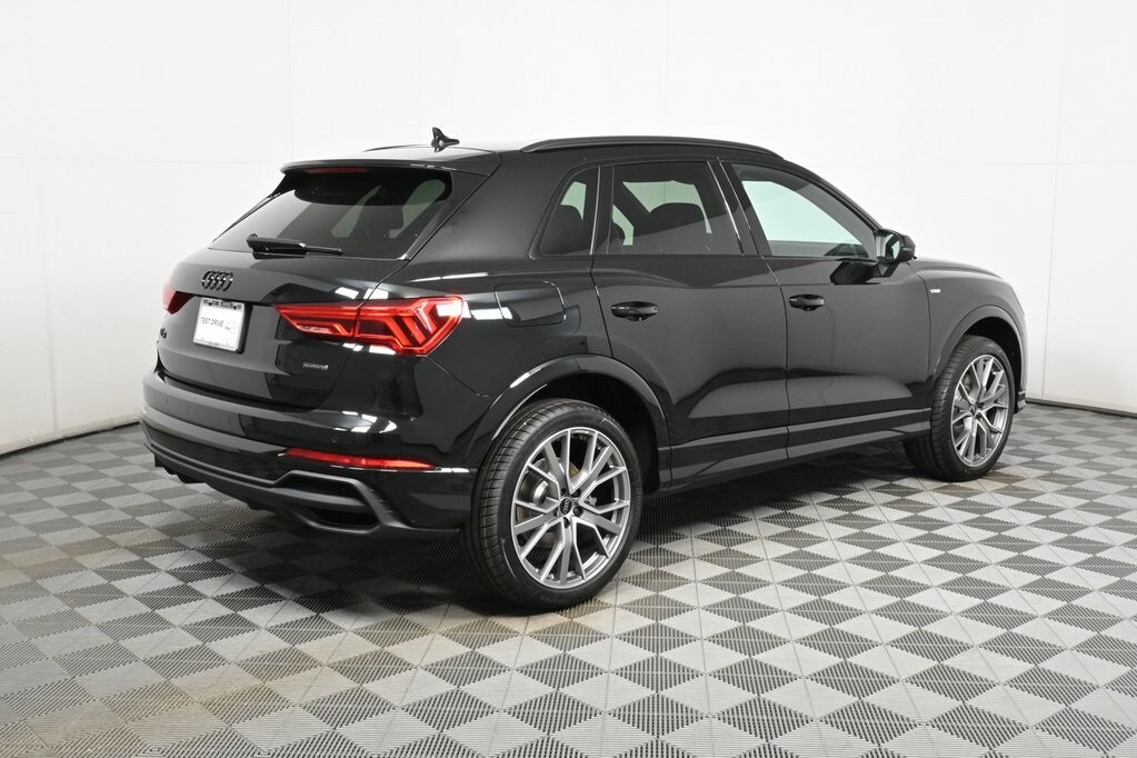 2025 Audi Q3 45 TFSI S line Premium Plus photo 3